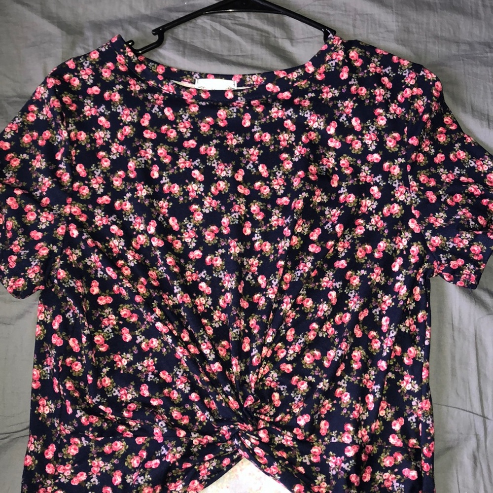 Floral cropped top with inverse knot